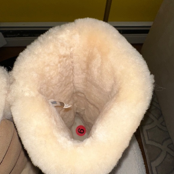 NEW UGG Women's Classic Chillapeak Tall Platform Boot Size 6 - Picture 16 of 16